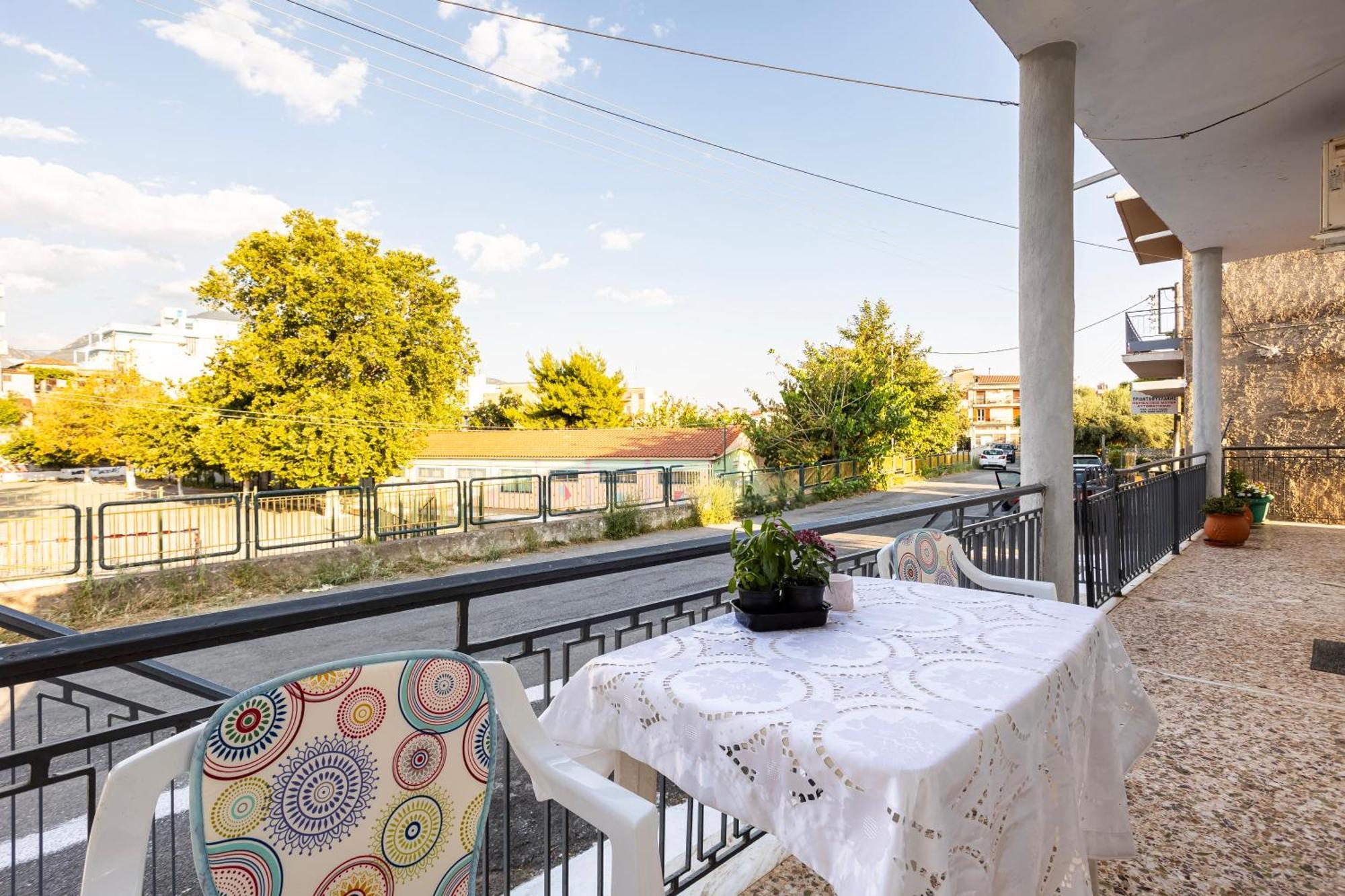 Kalamata'S Sunny Retreat Near The Historic Center Kültér fotó
